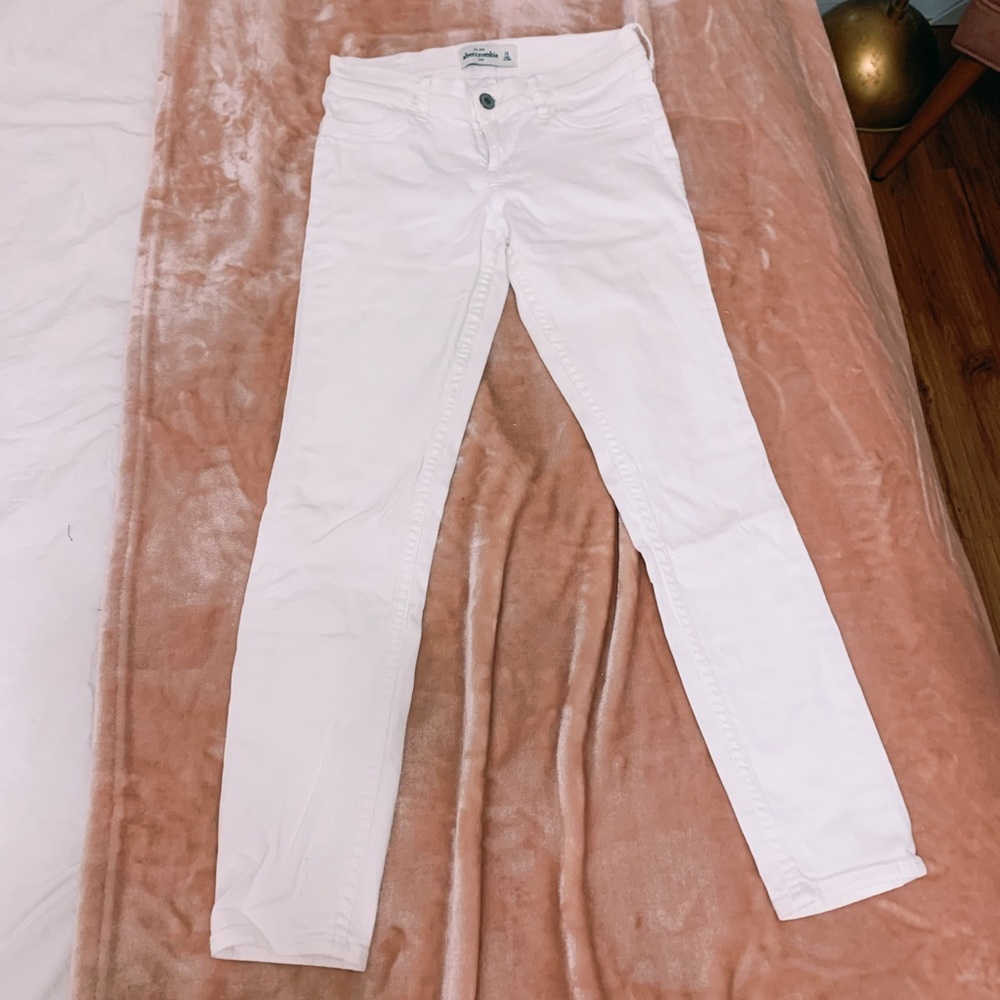 White jeans! - Picture 2 of 7
